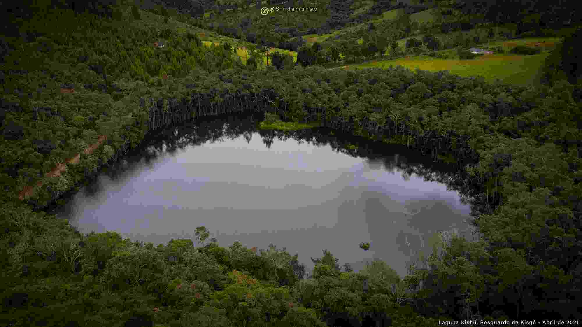 Kishú lake, Kisgó, Colombia, pictured from above, surrounded by lush green trees and full of water