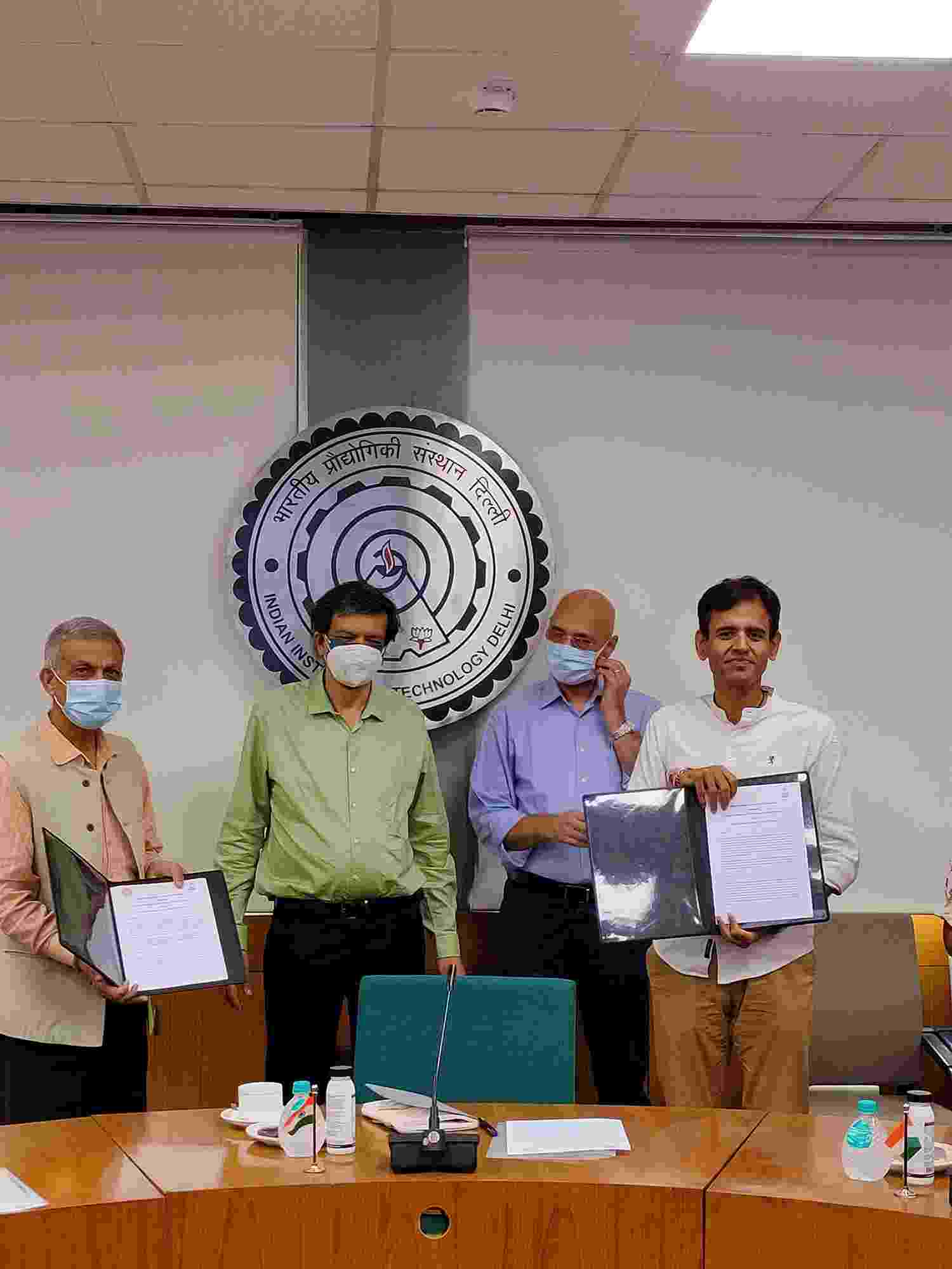 Members of both the Hub and Delhi Jal Board pictured with the signed agreements at the MoU signing event, 2022